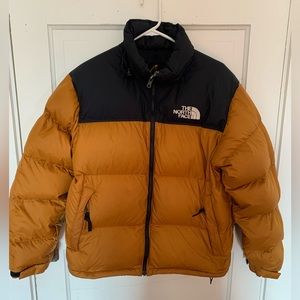 THE NORTH FACE NUPTSE 700 PUFFER 🧡🖤🧡